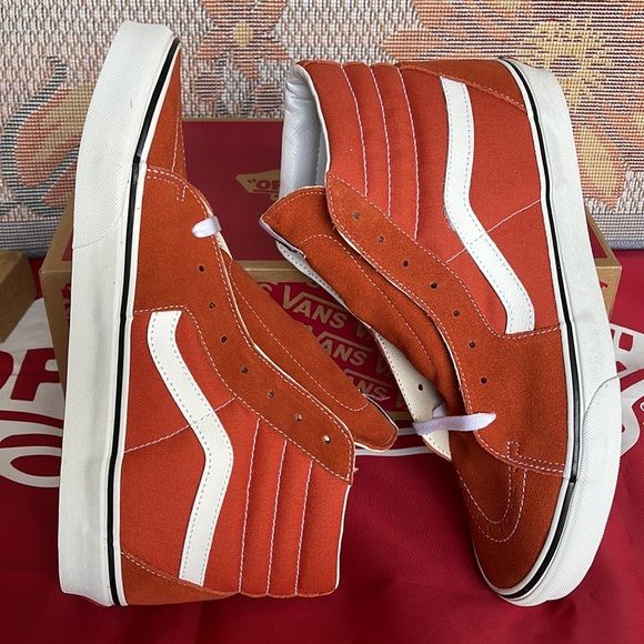 Vans WMNS Sk8-Hi
Color Theory Burnt Ochre
VN0005U9GWP
Sneakers - Picture 12 of 16